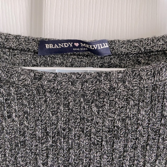 Brandy Melville Long sleeve - Picture 2 of 3